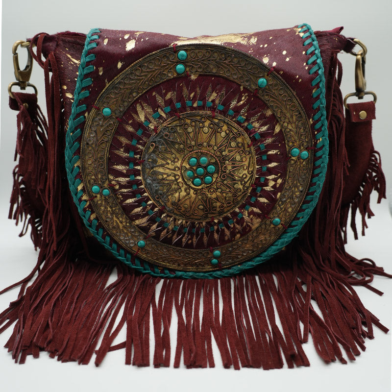 Handgefertigte Fransen-Tasche aus Leder mit Mandala-Messingverzierung