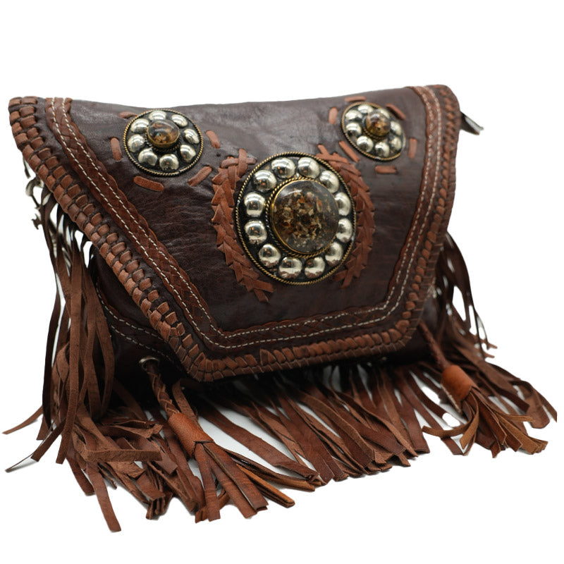 Boho Handtasche aus Leder mit Ziernähten und Schmuckelementen