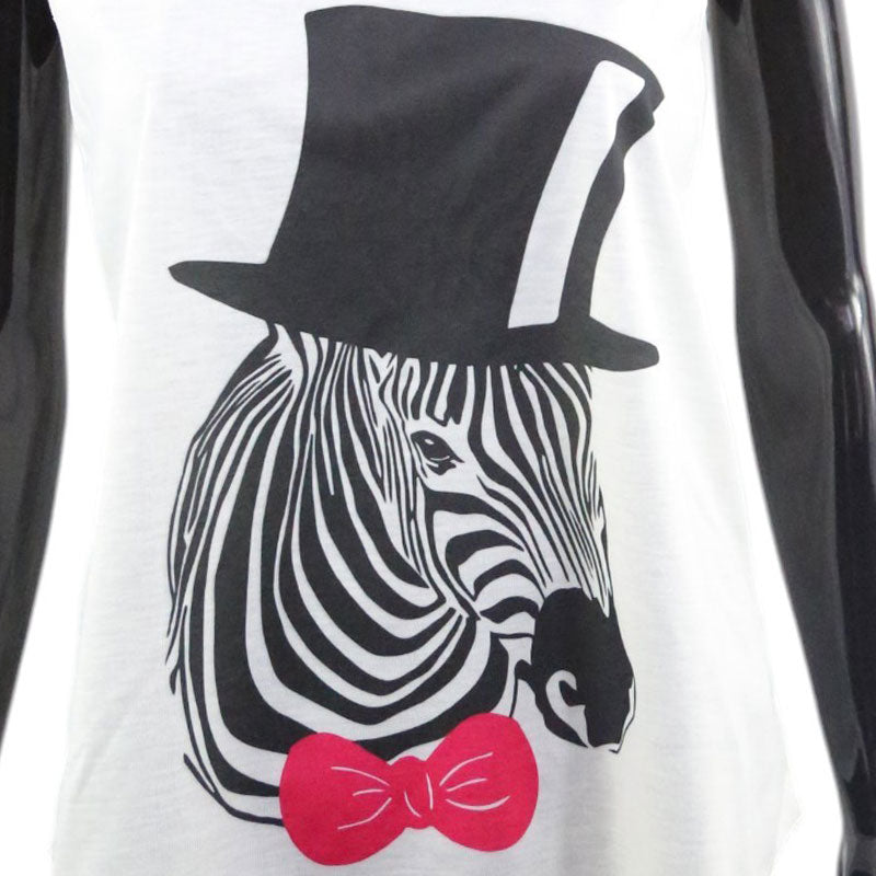 Damen Top Weiß – Zebra mit Hut und roter Fliege