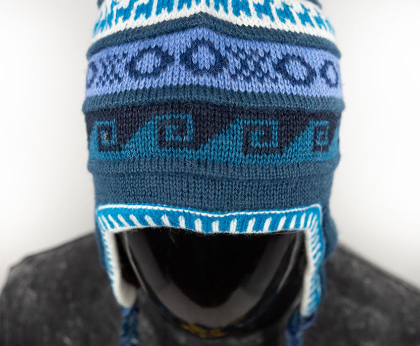 Alpaka Mütze 2in1 (Chullo) Ozeanblau mit diversen farbigen Mustern
