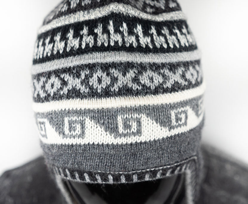 Alpaka Mütze 2in1 (Chullo) Dunkelgrau mit diversen Mustern