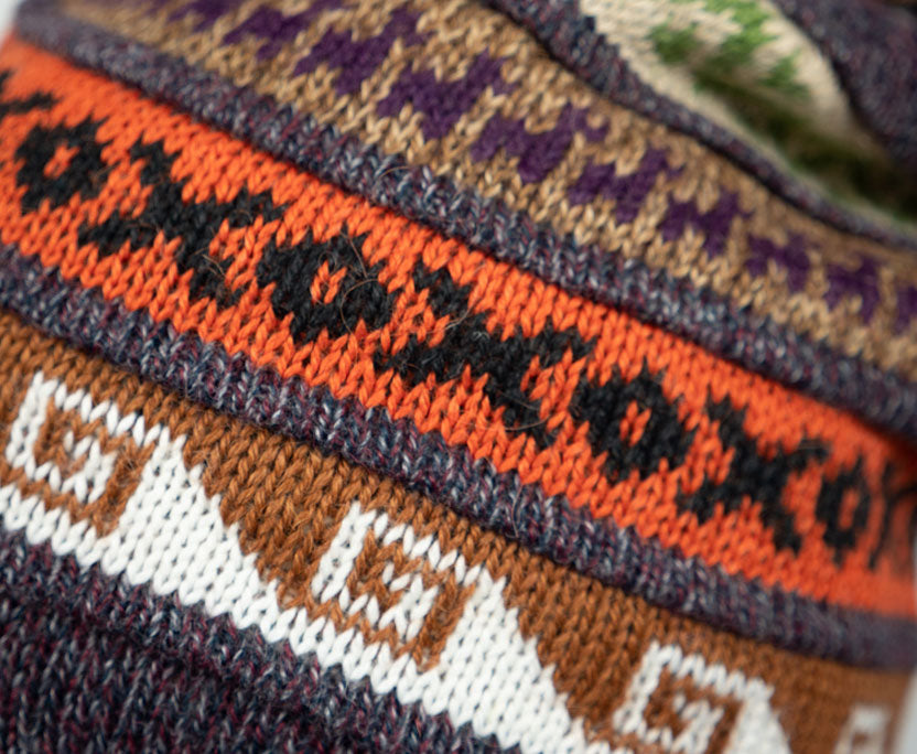 Alpaka Mütze 2in1 (Chullo) gräuliches Lila marmoriert mit diversen Mustern