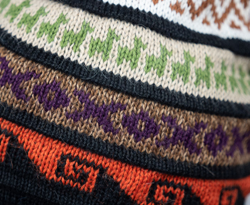 Alpaka Mütze 2in1 (Chullo) schwarz mit diversen farbigen Mustern