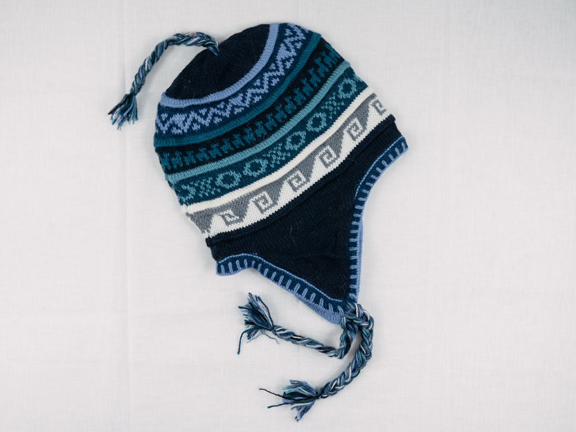 Alpaca Mütze 2in1 (Chullo) Schwarz mit diversen bläulichen Mustern