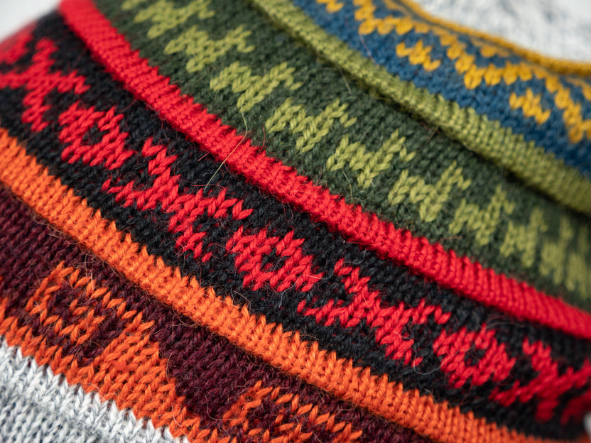 Alpaka Mütze 2in1 (Chullo) Hellgrau marmoriert mit diversen farbigen Mustern