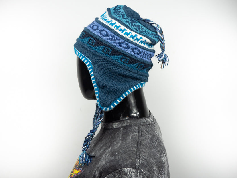 Alpaka Mütze 2in1 (Chullo) Ozeanblau mit diversen farbigen Mustern