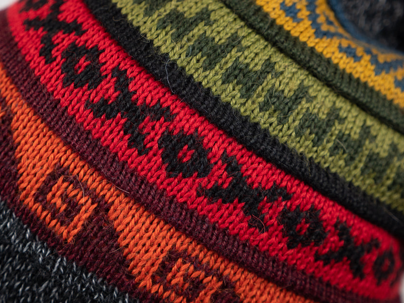 Alpaka Mütze 2in1 (Chullo) Anthrazit marmoriert mit diversen farbigen Mustern