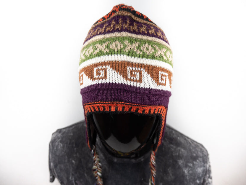 Alpaka Mütze 2in1 (Chullo) lila mit diversen farbigen Mustern