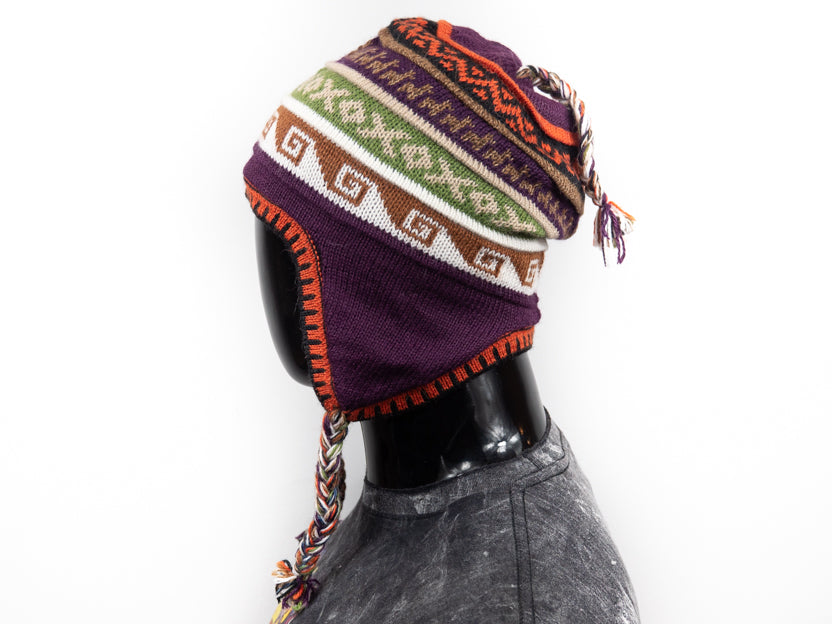 Alpaka Mütze 2in1 (Chullo) lila mit diversen farbigen Mustern