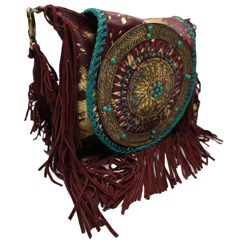 Handgefertigte Fransen-Tasche aus Leder mit Mandala-Messingverzierung
